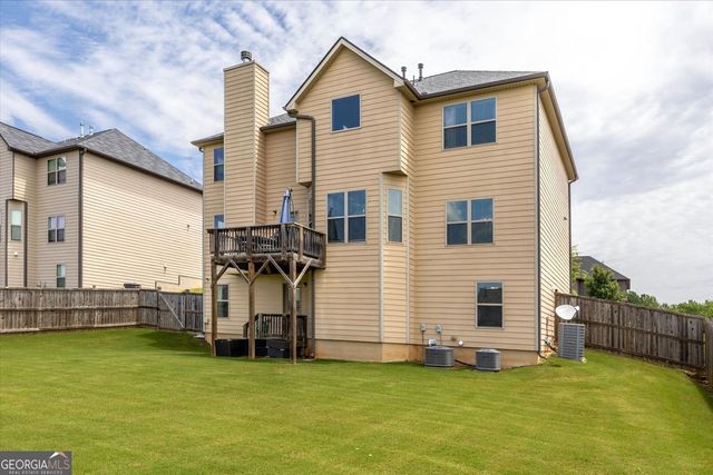 3769 Lake End Drive, Loganville, GA 30052