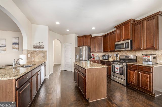 3769 Lake End Drive, Loganville, GA 30052