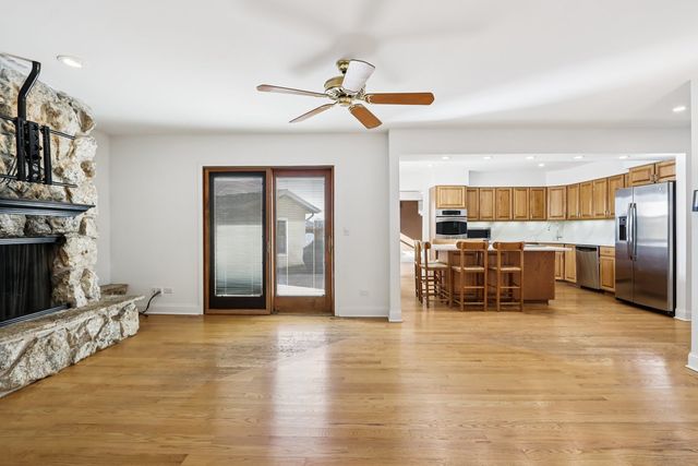 2019 E Avon Lane, Arlington Heights, IL 60004