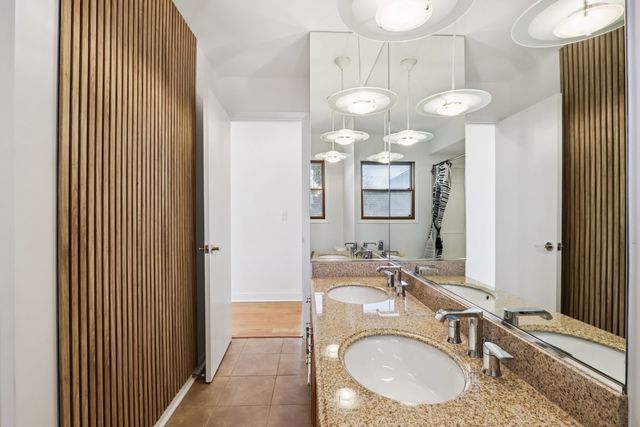 2019 E Avon Lane, Arlington Heights, IL 60004