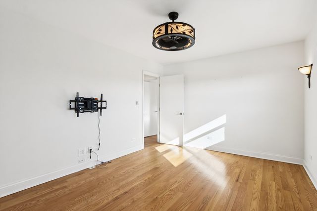 2019 E Avon Lane, Arlington Heights, IL 60004