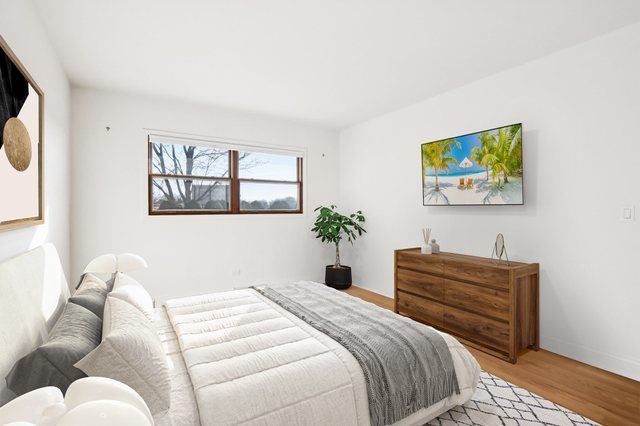 2019 E Avon Lane, Arlington Heights, IL 60004