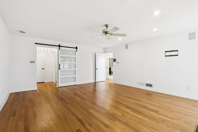 2019 E Avon Lane, Arlington Heights, IL 60004