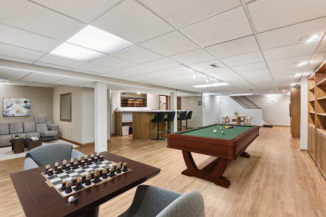 2019 E Avon Lane, Arlington Heights, IL 60004