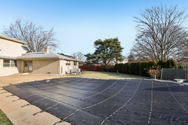 2019 E Avon Lane, Arlington Heights, IL 60004