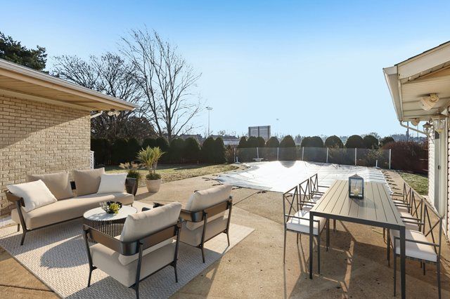 2019 E Avon Lane, Arlington Heights, IL 60004