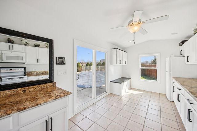 2019 E Avon Lane, Arlington Heights, IL 60004