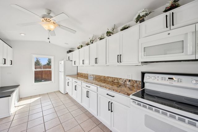 2019 E Avon Lane, Arlington Heights, IL 60004