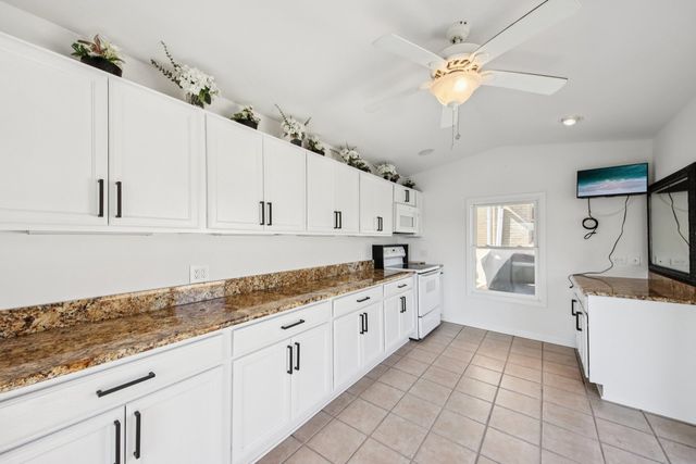 2019 E Avon Lane, Arlington Heights, IL 60004