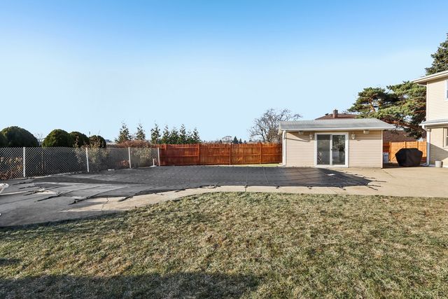 2019 E Avon Lane, Arlington Heights, IL 60004