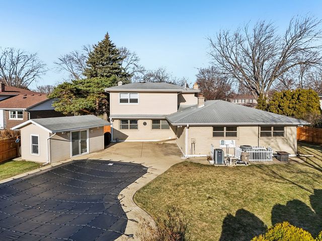 2019 E Avon Lane, Arlington Heights, IL 60004