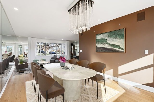 2019 E Avon Lane, Arlington Heights, IL 60004