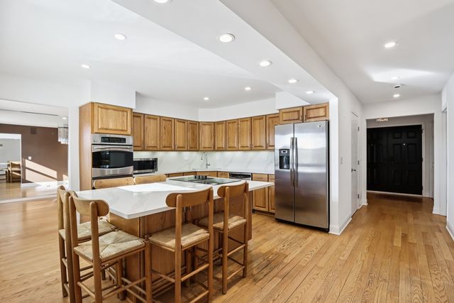 2019 E Avon Lane, Arlington Heights, IL 60004