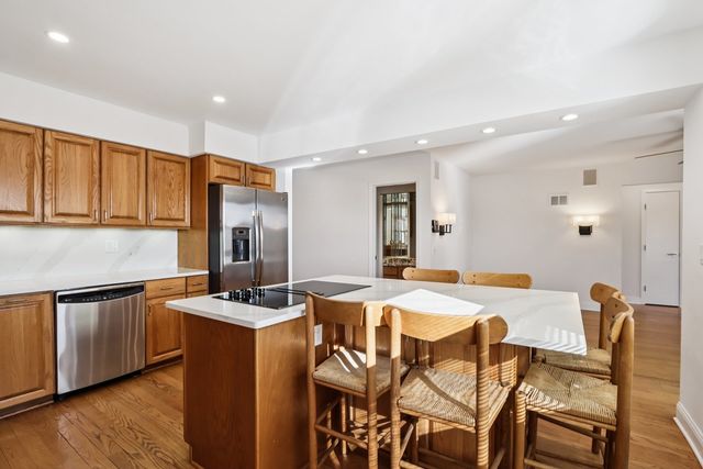 2019 E Avon Lane, Arlington Heights, IL 60004