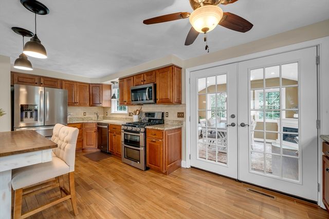 13 Brookside Dr, Billerica, MA 01821