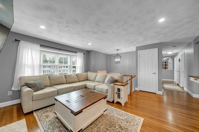 13 Brookside Dr, Billerica, MA 01821