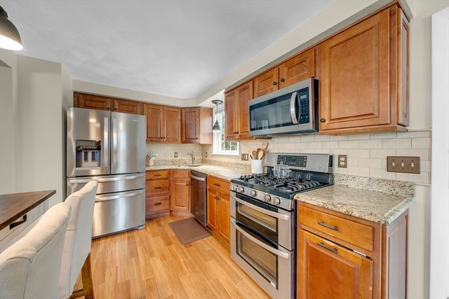 13 Brookside Dr, Billerica, MA 01821