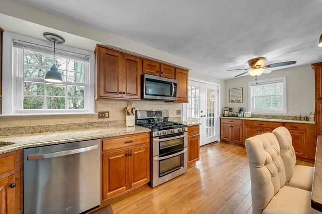 13 Brookside Dr, Billerica, MA 01821