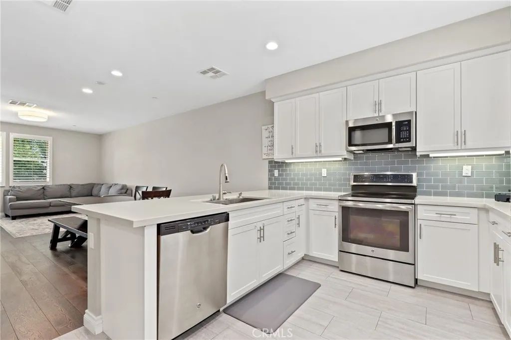 649 W Foothill Boulevard 2, Glendora, CA 91741