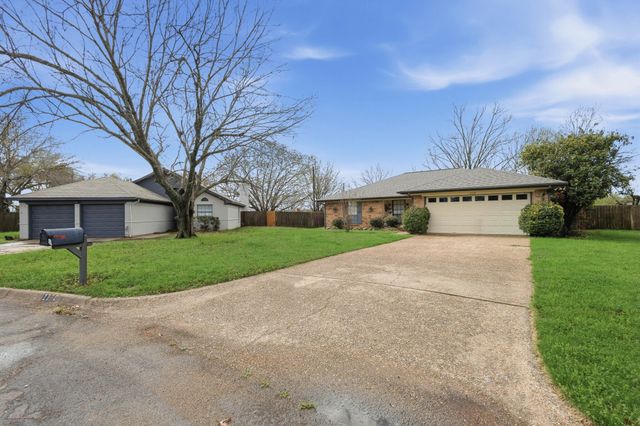 1110 Hemphill Court, Cleburne, TX 76033