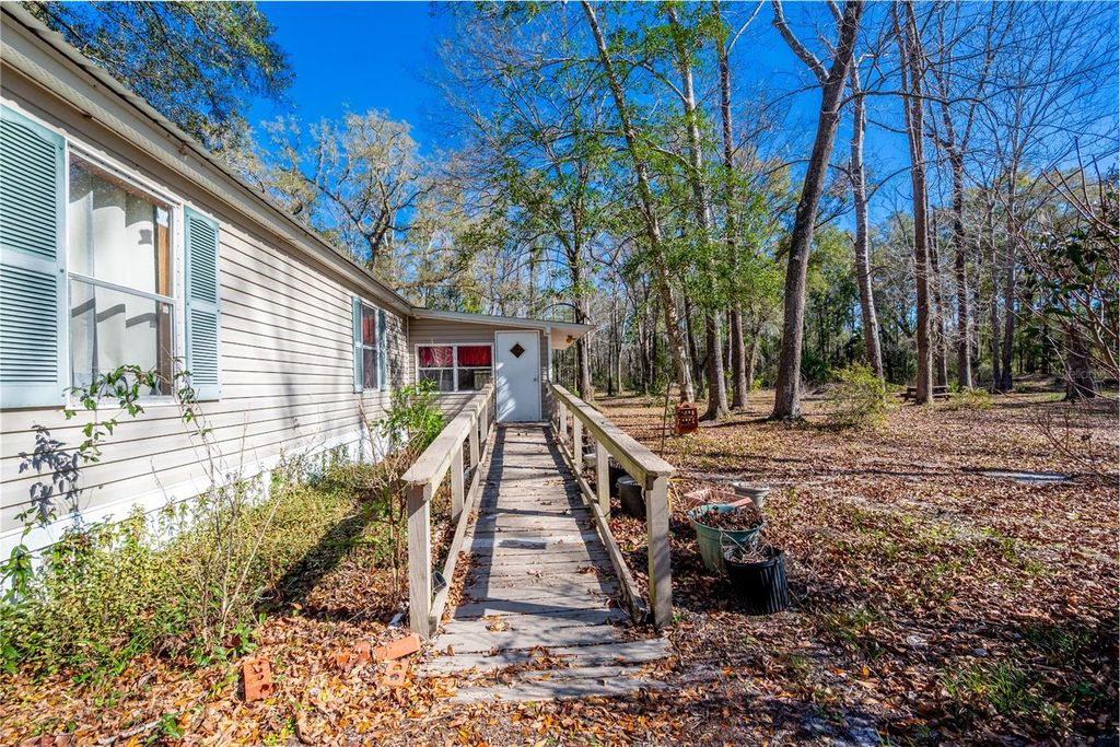 Image 3 of property listing at 383 NE 355TH AVENUE, Old Town, FL 32680