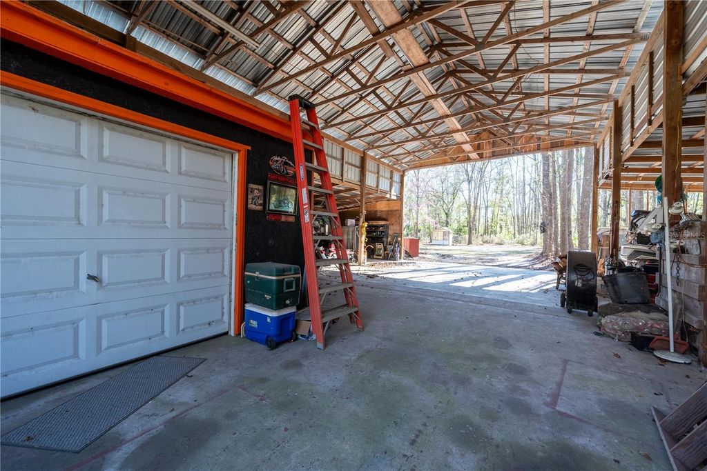 Image 26 of property listing at 383 NE 355TH AVENUE, Old Town, FL 32680