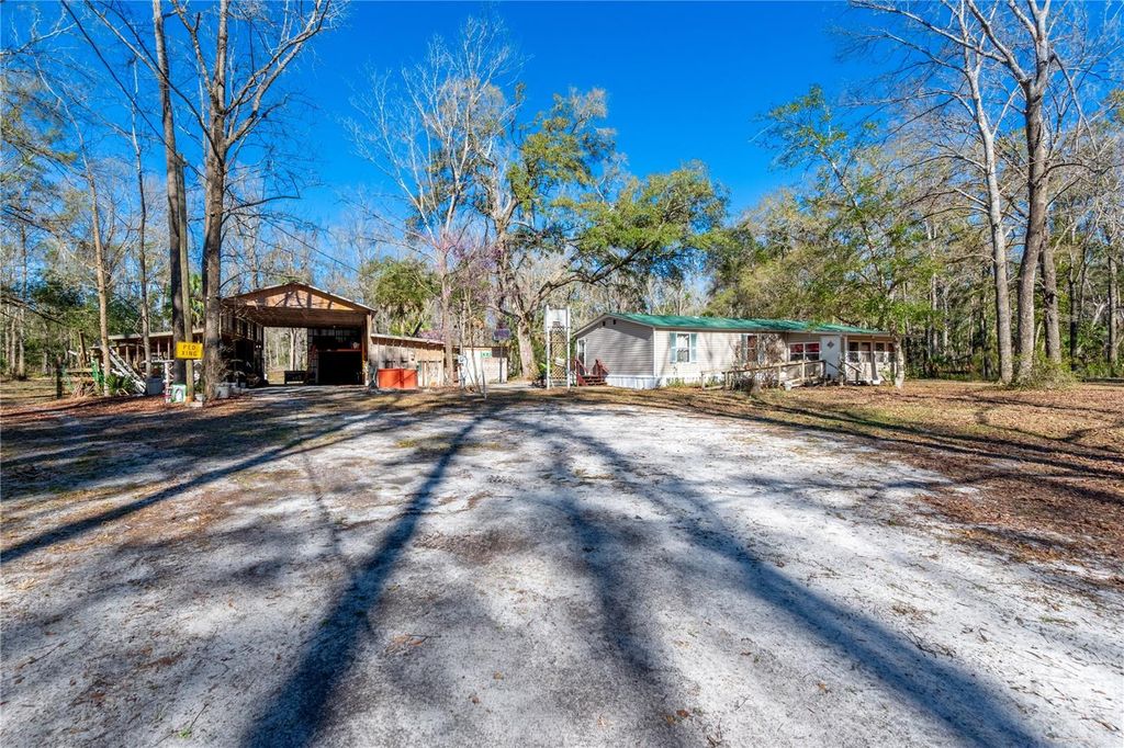 Image 6 of property listing at 383 NE 355TH AVENUE, Old Town, FL 32680