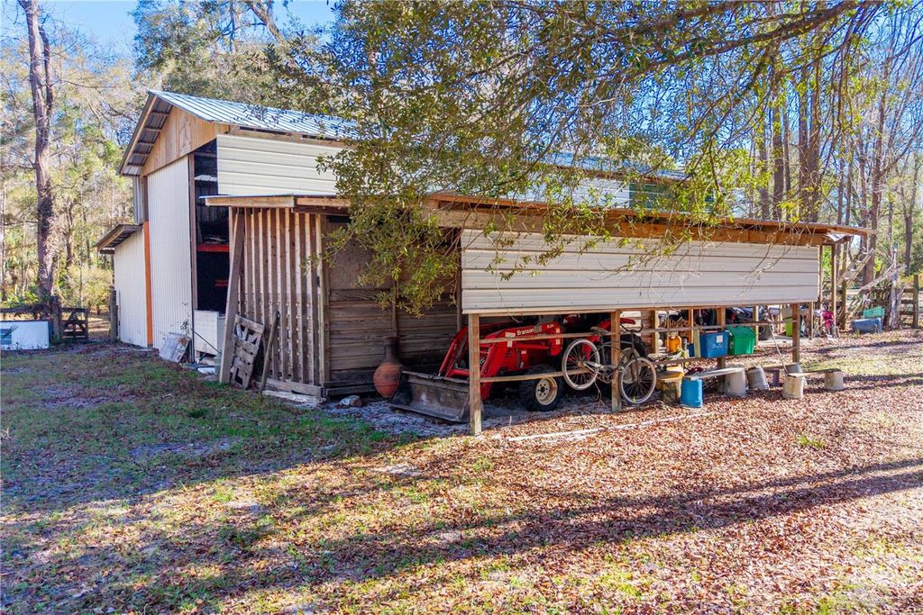 Image 7 of property listing at 383 NE 355TH AVENUE, Old Town, FL 32680