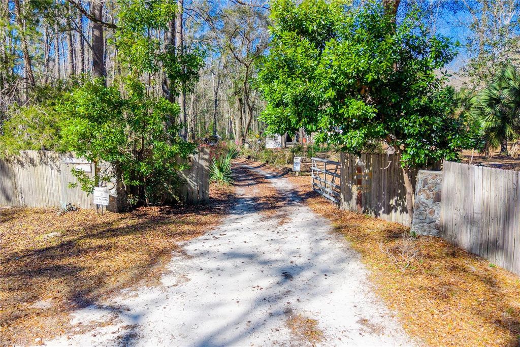 Image 9 of property listing at 383 NE 355TH AVENUE, Old Town, FL 32680