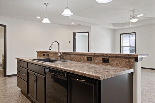 3825 Whitman Ave, Marion, IA 52302