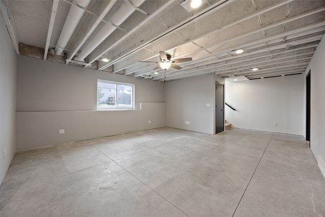 3825 Whitman Ave, Marion, IA 52302