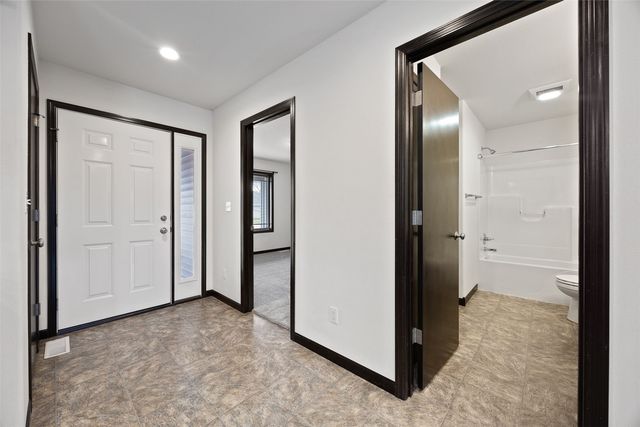 3825 Whitman Ave, Marion, IA 52302