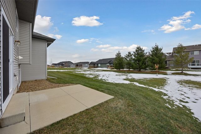 3825 Whitman Ave, Marion, IA 52302