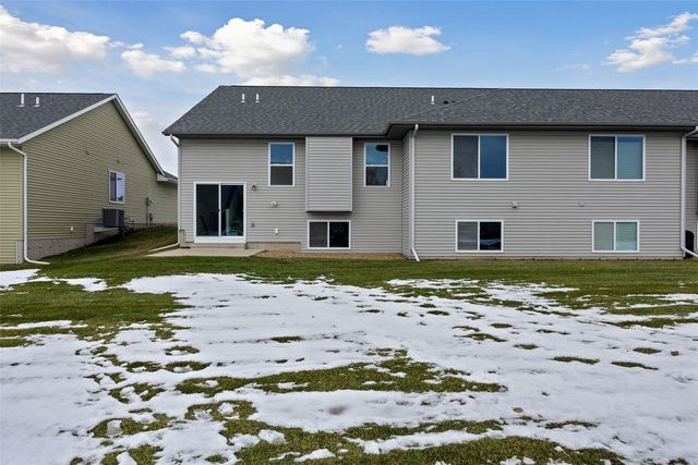 3825 Whitman Ave, Marion, IA 52302