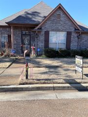 1725 SOUTHALL ST, Cordova, TN 38016