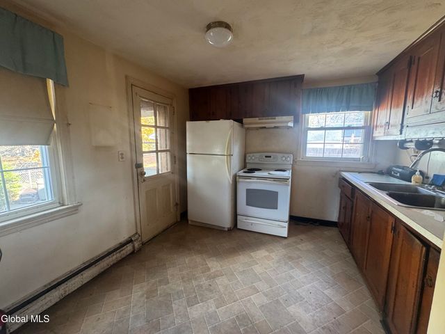 39 Reber Street, Colonie, NY 12205