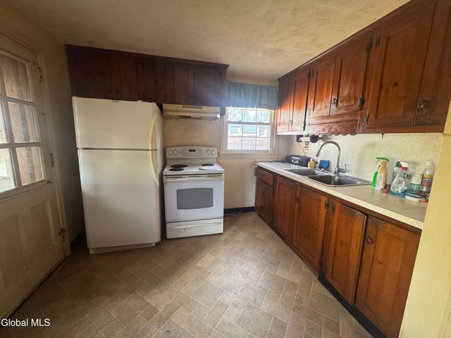 39 Reber Street, Colonie, NY 12205