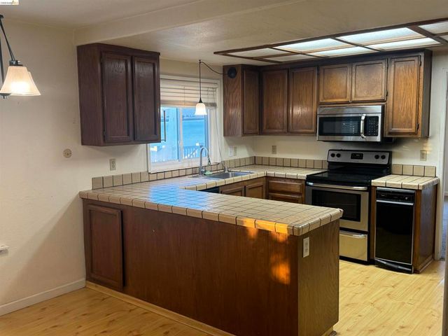5880 Starboard Dr, Discovery Bay, CA 94505
