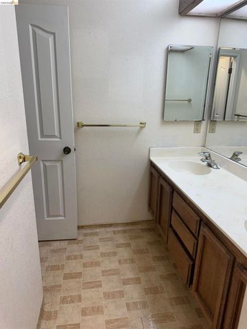5880 Starboard Dr, Discovery Bay, CA 94505