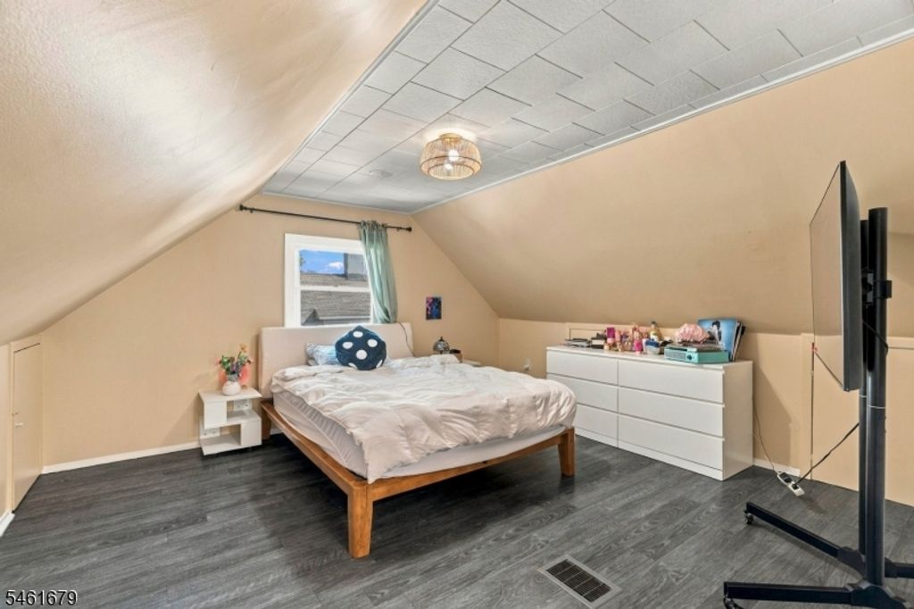 Image 16 of property listing at 26 Mount Vernon St, Nutley Twp., NJ 07110
