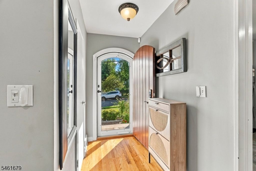 Image 3 of property listing at 26 Mount Vernon St, Nutley Twp., NJ 07110