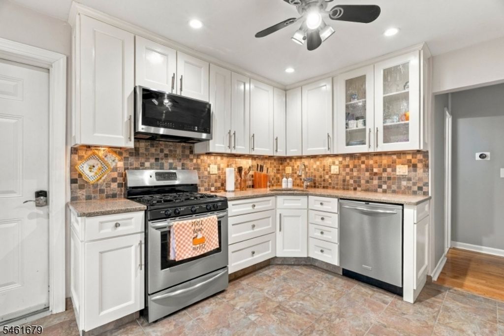 Image 4 of property listing at 26 Mount Vernon St, Nutley Twp., NJ 07110