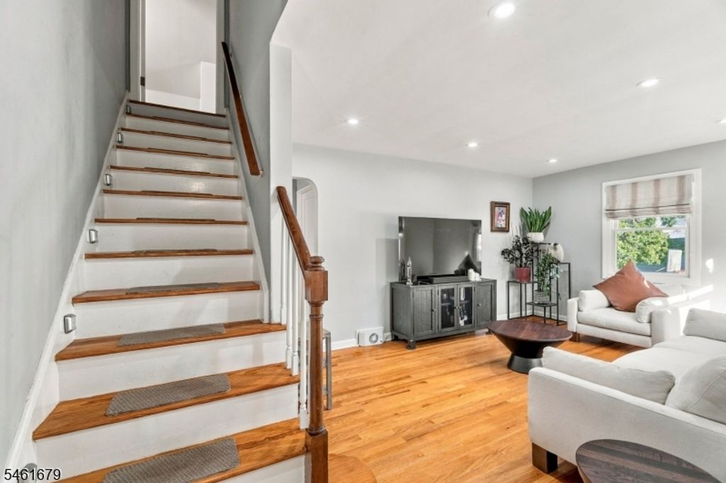 Image 8 of property listing at 26 Mount Vernon St, Nutley Twp., NJ 07110