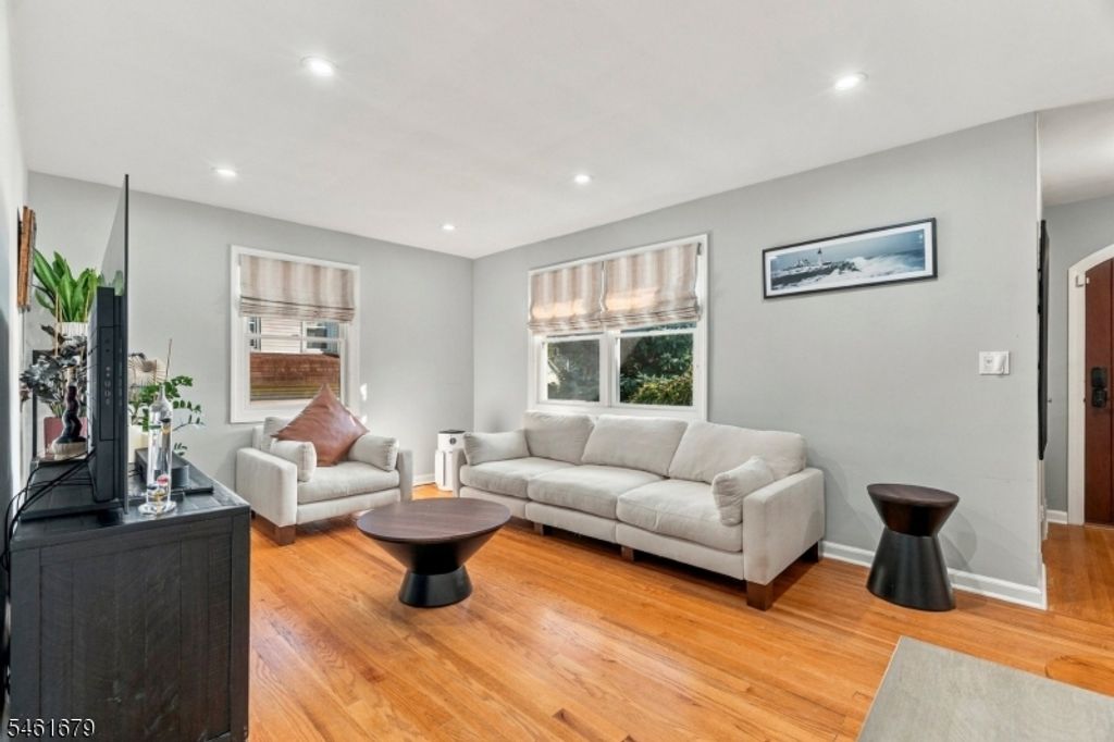 Image 9 of property listing at 26 Mount Vernon St, Nutley Twp., NJ 07110