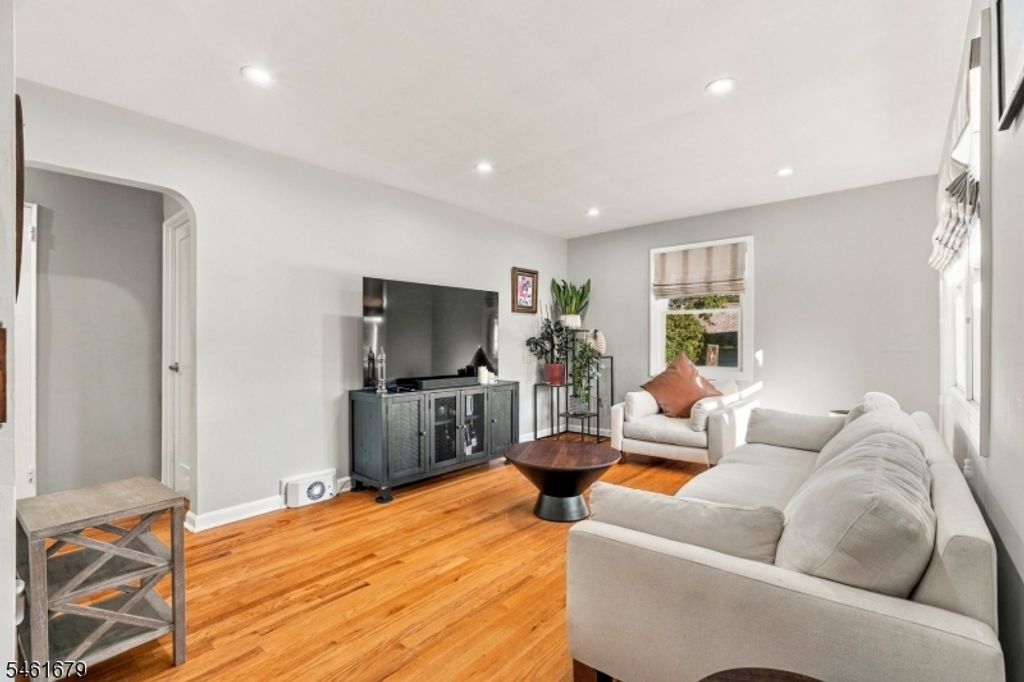 Image 10 of property listing at 26 Mount Vernon St, Nutley Twp., NJ 07110