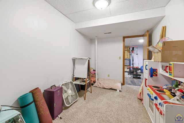 4007 NW Fielding TER, Topeka, KS 66618