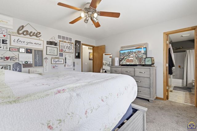 4007 NW Fielding TER, Topeka, KS 66618