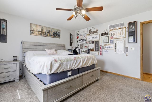 4007 NW Fielding TER, Topeka, KS 66618