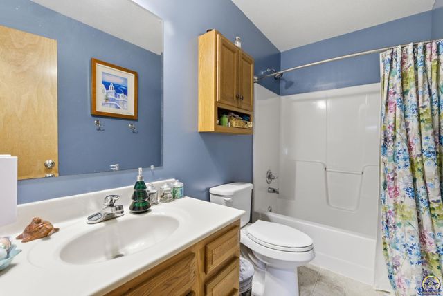 4007 NW Fielding TER, Topeka, KS 66618
