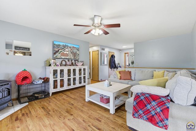 4007 NW Fielding TER, Topeka, KS 66618